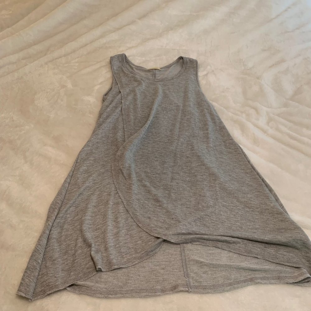 A La Tzarina Light Gray Reverse Wrap Tulip Hem Tunic Size L
